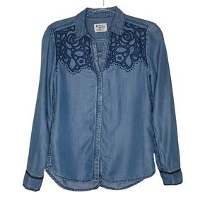 Holding Horses Women’s Button Down Denim Top Lace Cut Accent Sz.XS